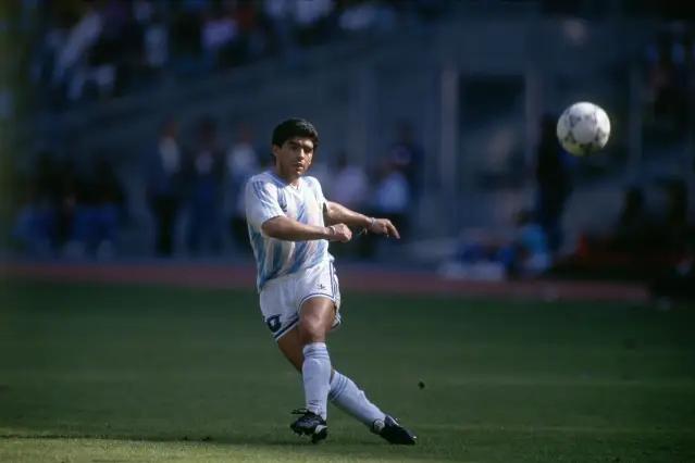 Quel club italien Diego Maradona a-t-il rejoint en 1984 ?