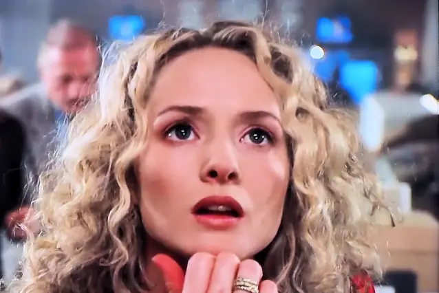 Quel est le nom du journaliste interprété par Maria Pitillo dans le film ?