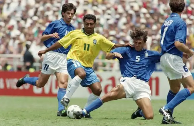 Combien de buts Romário a-t-il marqués lors de la Coupe du Monde 1994, remportant également le titre de meilleur joueur du tournoi ?