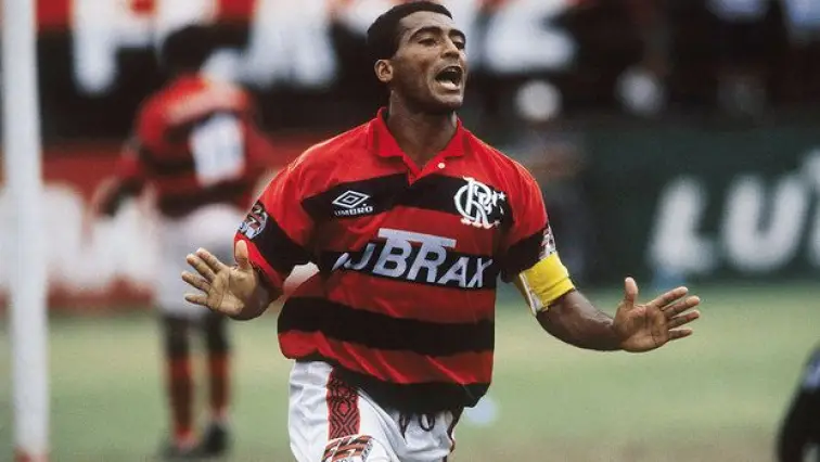 Quel est le nombre total de buts marqués par Romário tout au long de sa carrière professionnelle ?