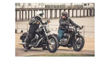 Triumph Bonneville Bobber vs Harley-Davidson Street Bob : Quel motard êtes-vous ?