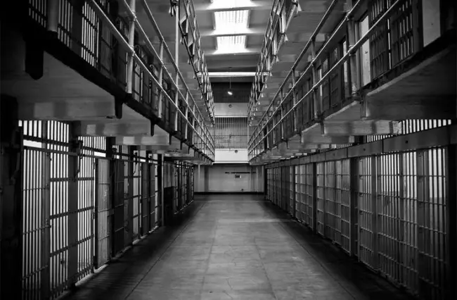 Quel film de 1994 présente une histoire de rédemption dans une prison?
